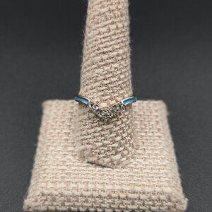 Size 9.5 Silver Plated V Crystal And Inlay Band Ring A6598